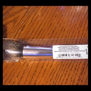 BareMinerals 2-in-1 blush & eye defining brush